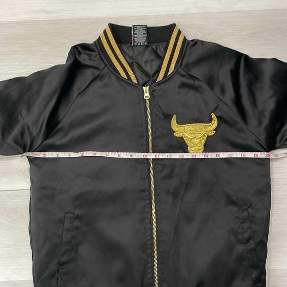 NBA UNK Chicago Bulls Black and Gold Bomber Jacket - Picture 16 of 16